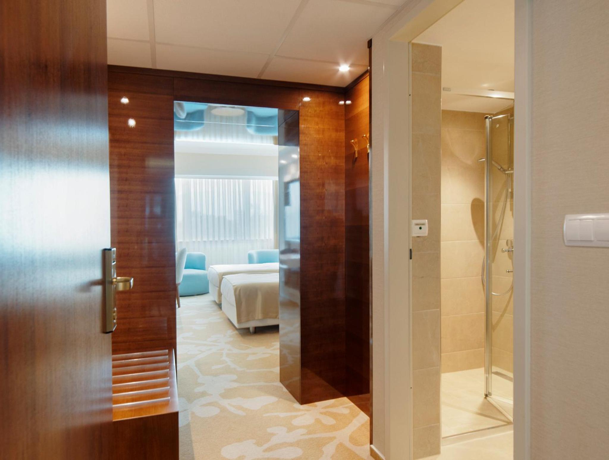 Lotus Them Spa Luxury Resort 50/50