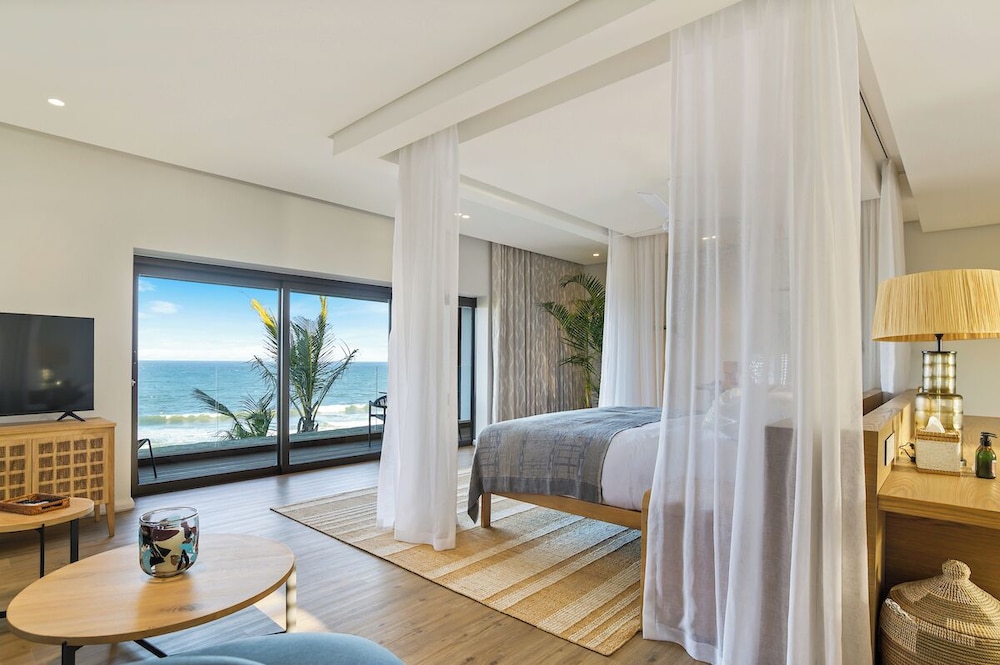 Sala Beach House 9/29
