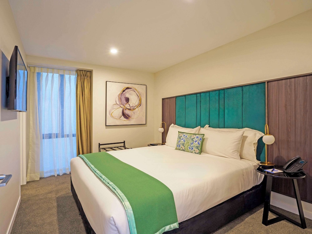 1 BEDROOM, DELUXE, KING BED