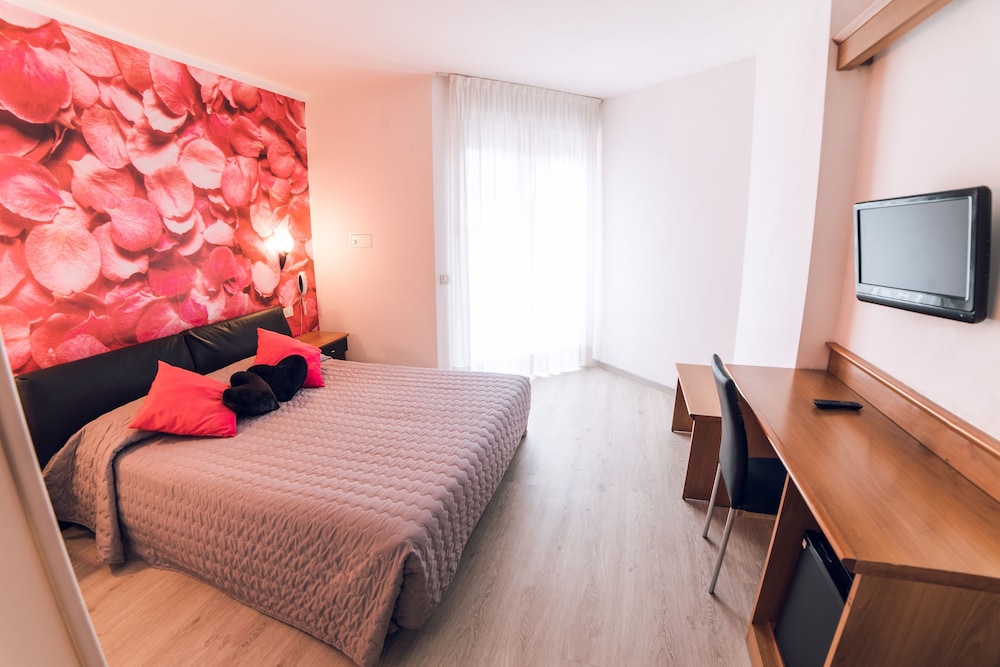 Design, Queen Bed, Balcony