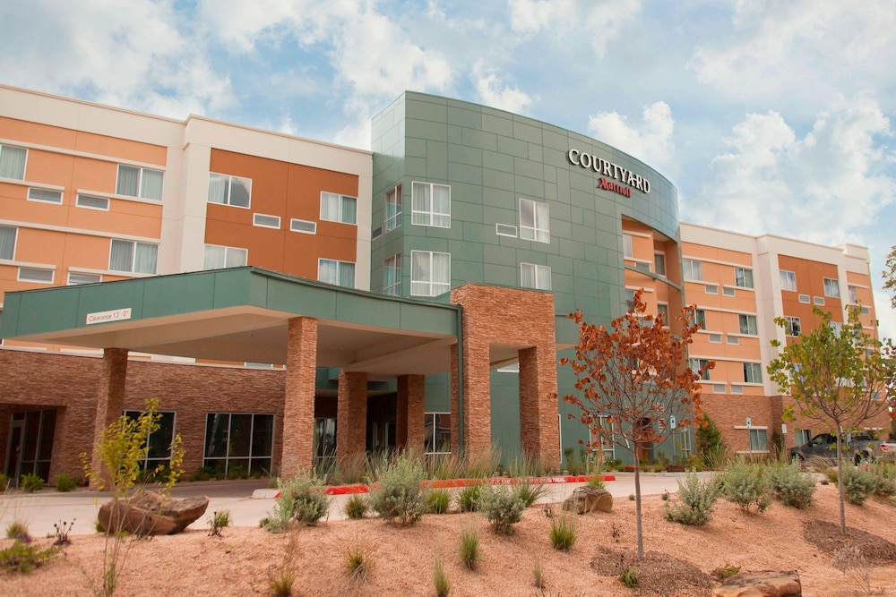 Courtyard by Marriott Houston City Place 2/50