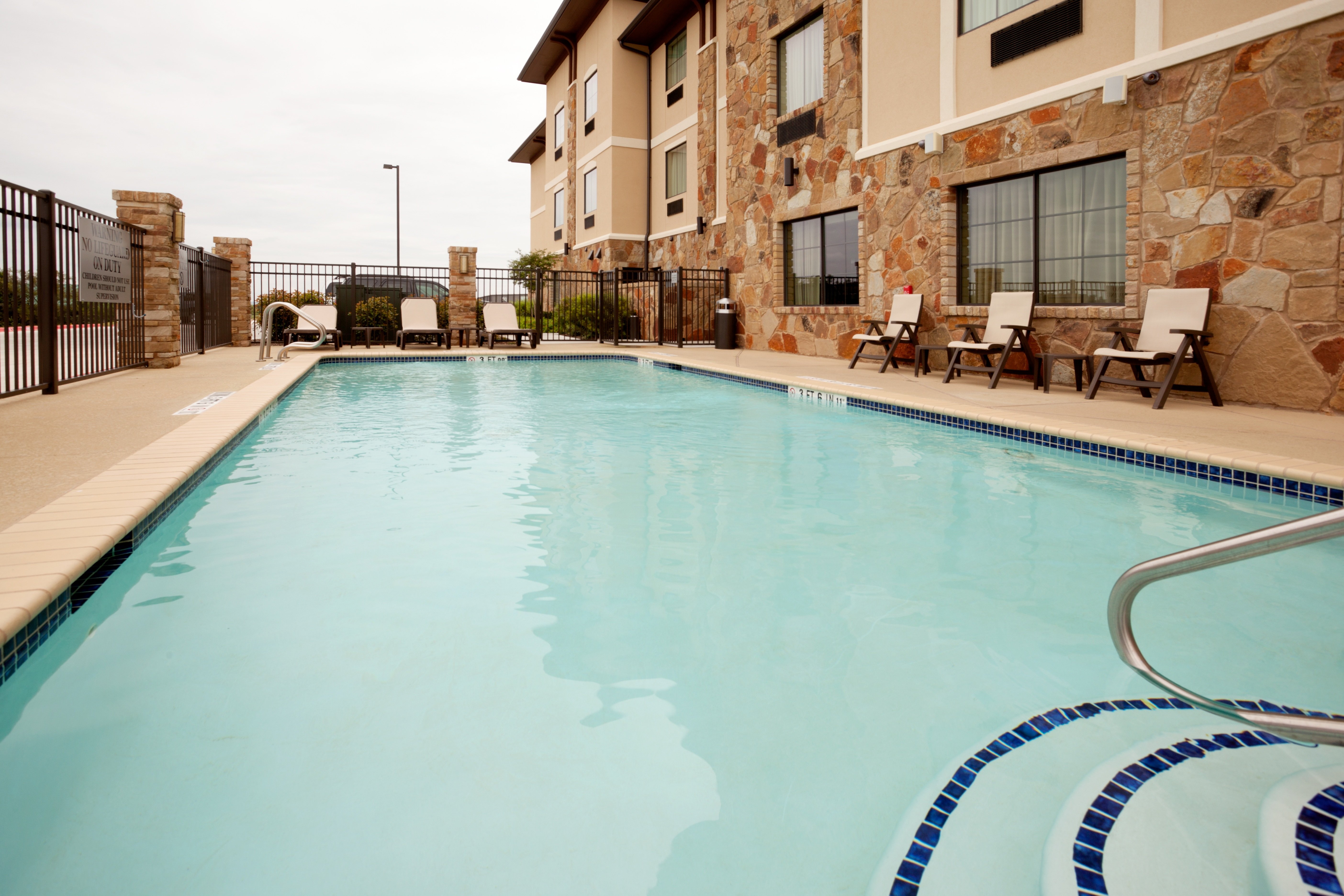 Holiday Inn Express Hotel Suites Marble Falls 63/64