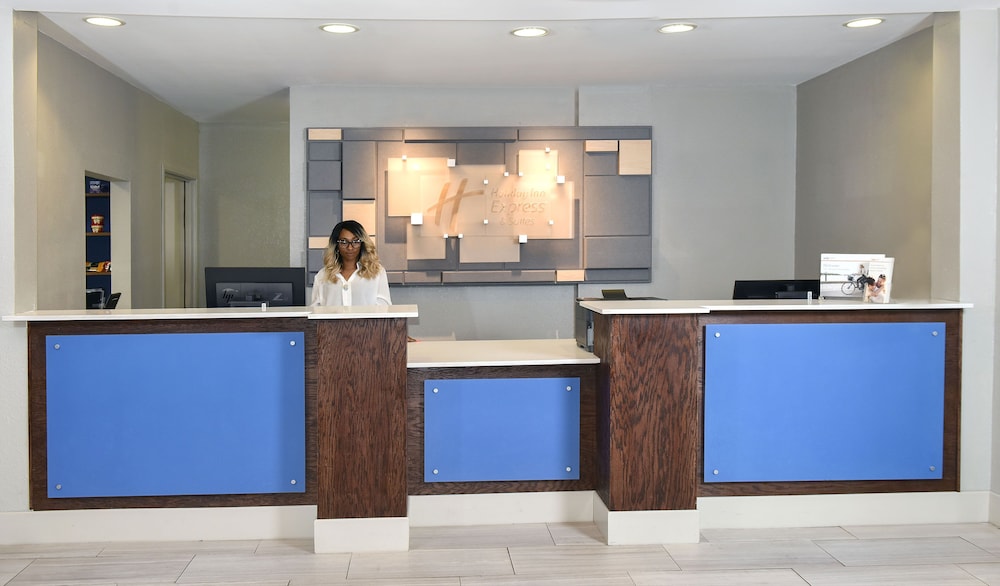 Holiday Inn Express Hotel & Suites Selma 11/65