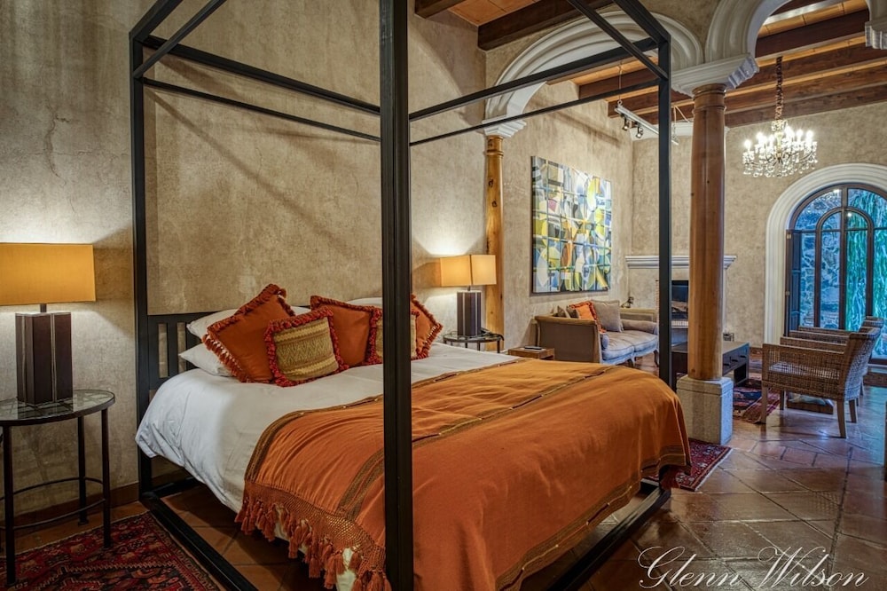 SANTA ROSA, SUITE