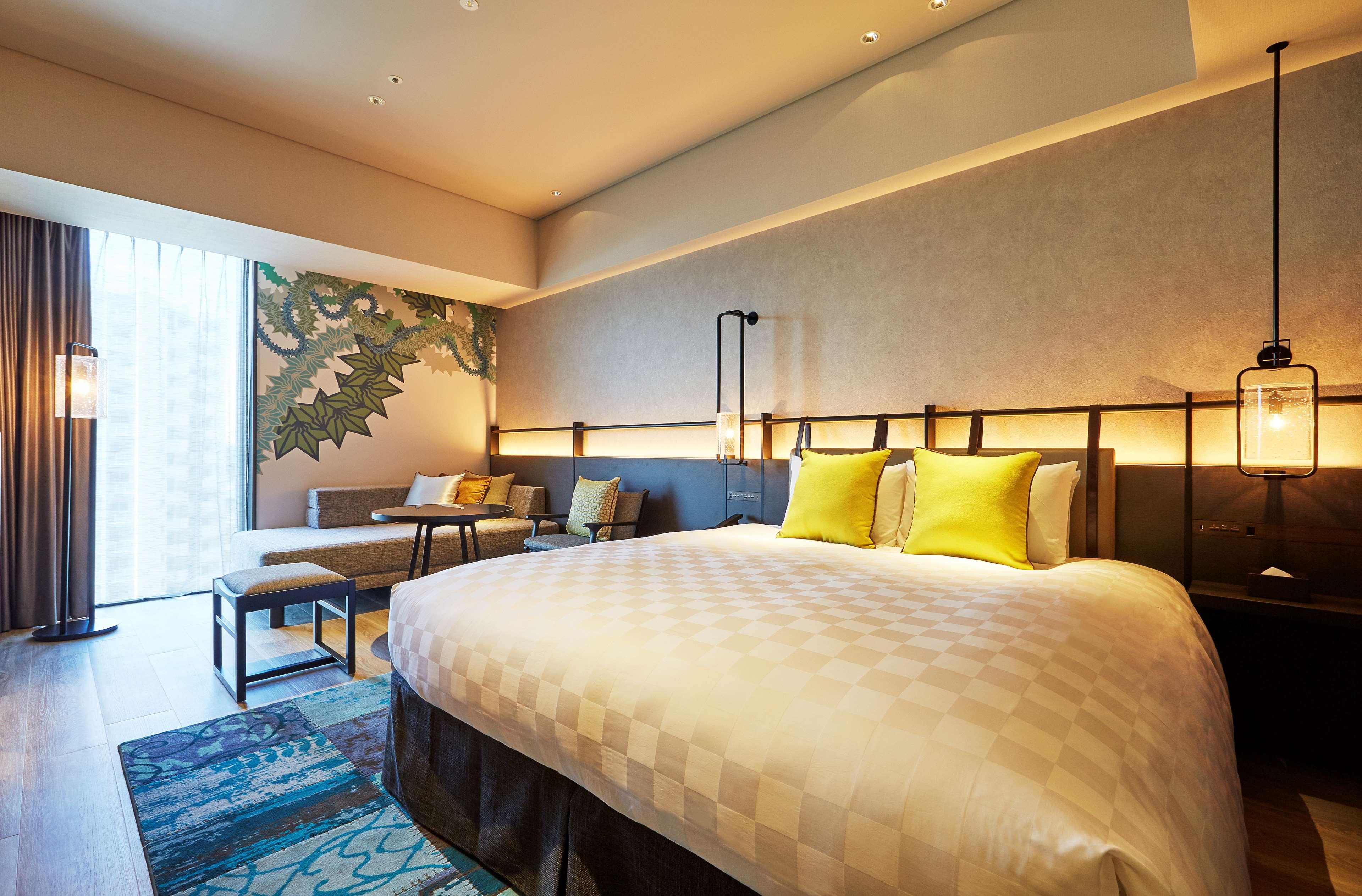 Room, Triple, King Bed