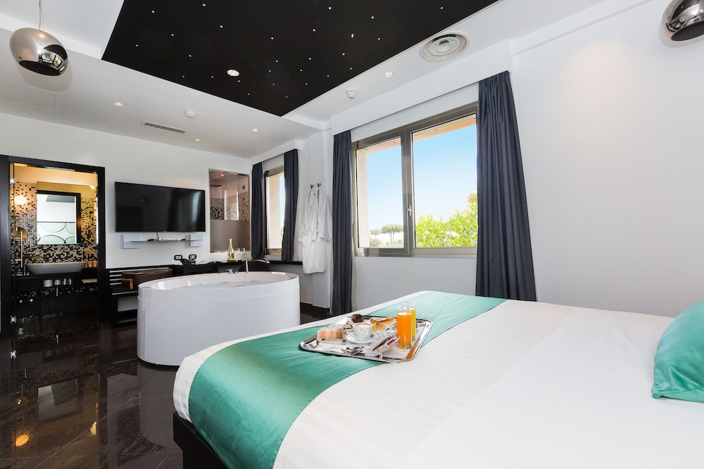 JC Contemporary Hotel 12/50
