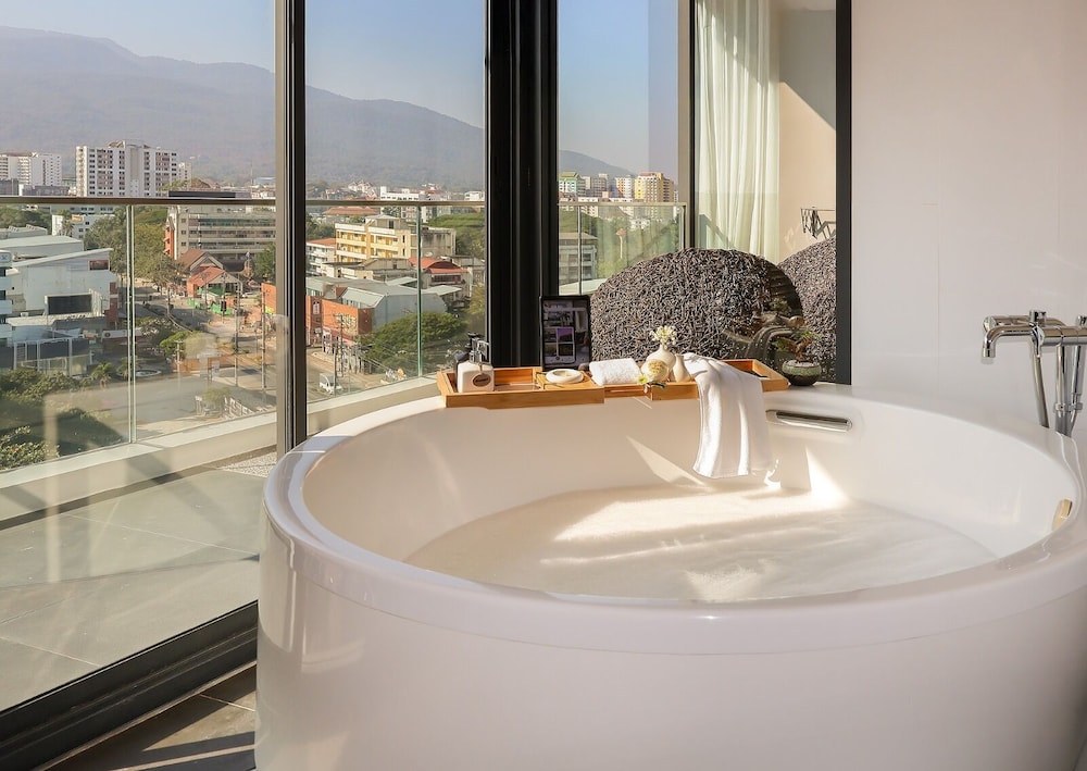 Eastin Tan Hotel Chiang Mai 76/78