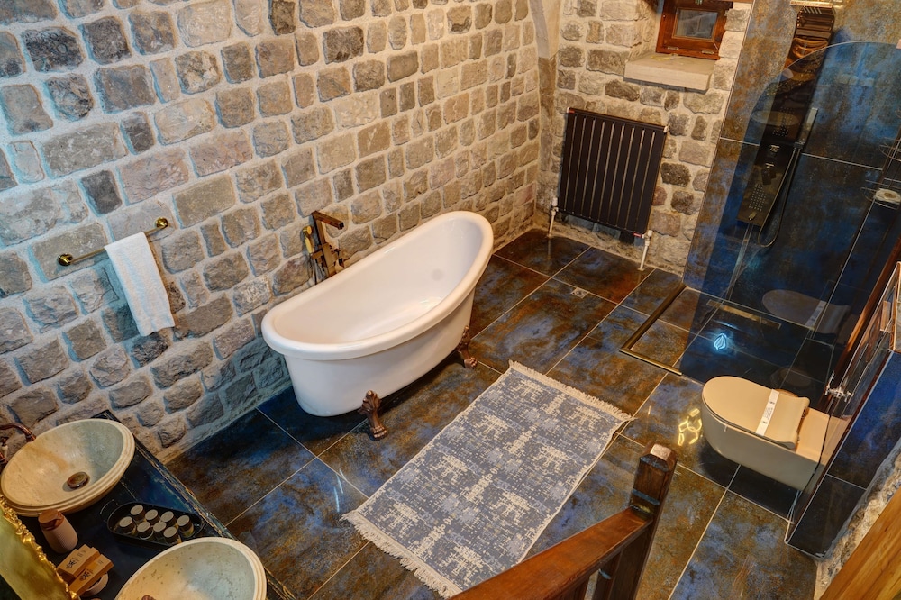Kerem ile Asli Butik Otel 46/50