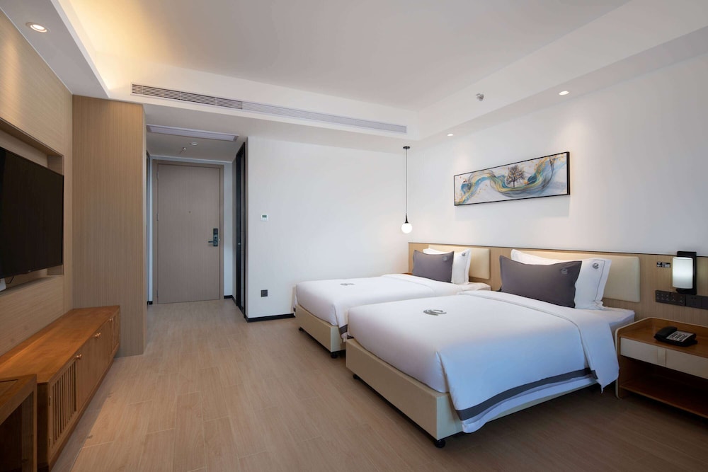 Room, Twin Beds, Smoking