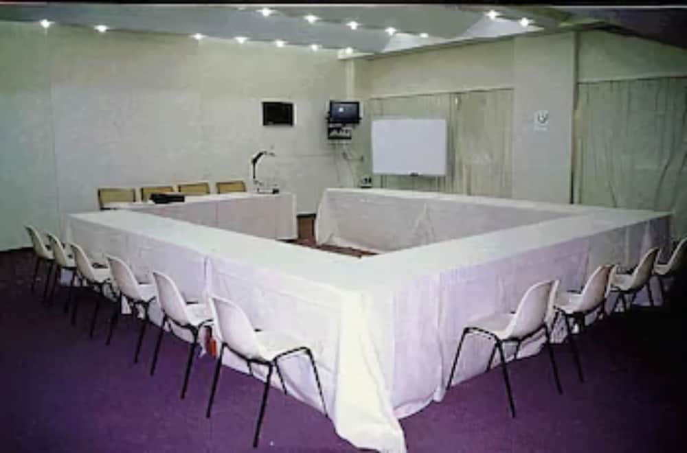 OFT Plaza Oeste Hotel 16/19