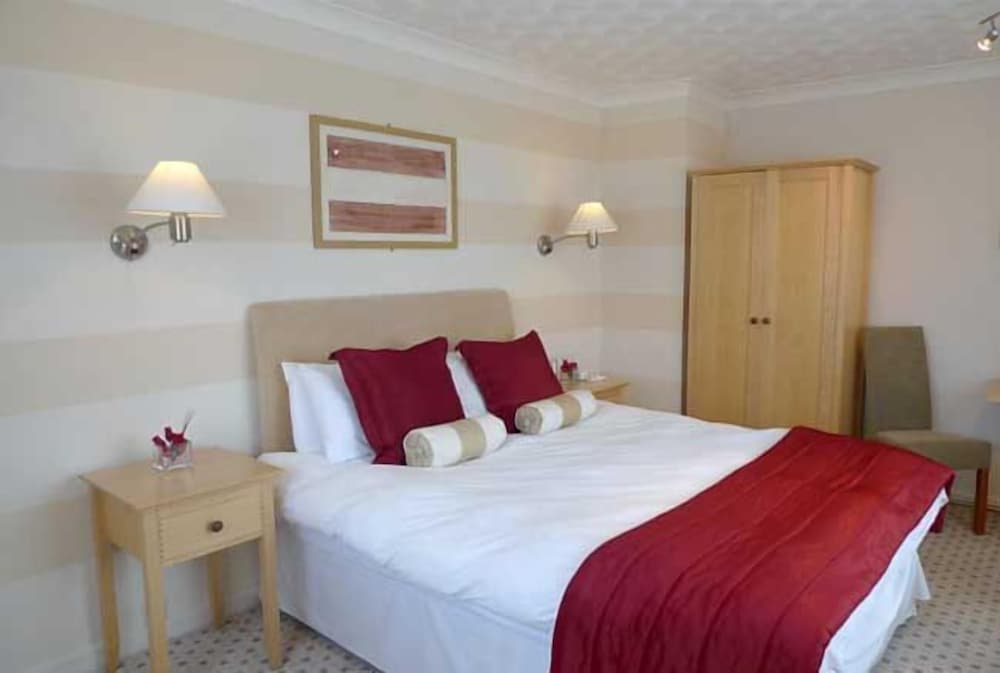 Ashburnham Hotel 7/50