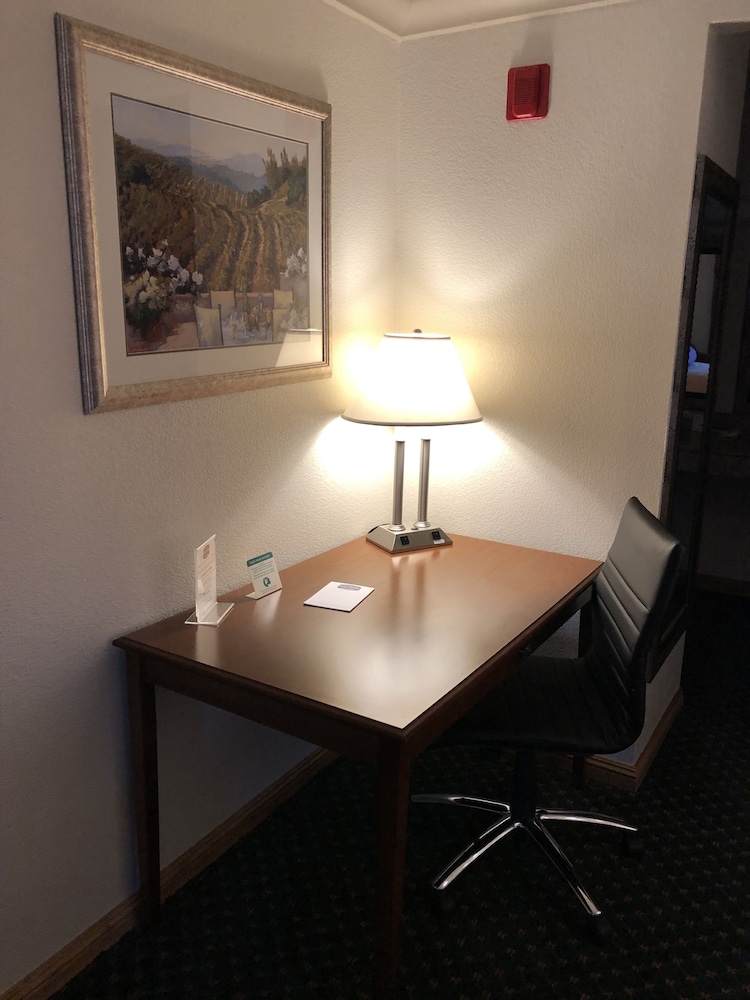 Cloverdale Wine Country Inn and Suites 34/47