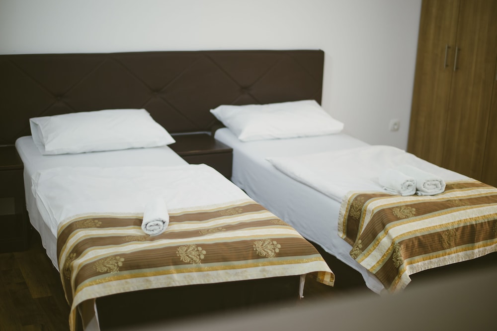 Hotel Flowers 18/71
