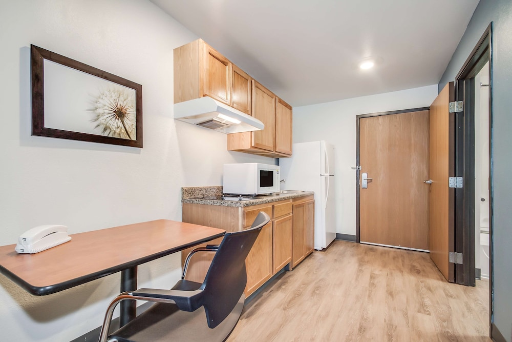 Extended Stay America Select Suites - Charleston - North Charleston - I-526 12/50