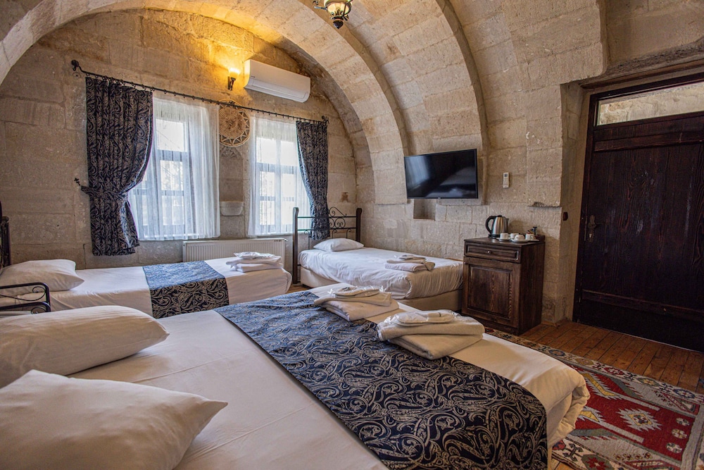 Travellers Cave Pension 34/50