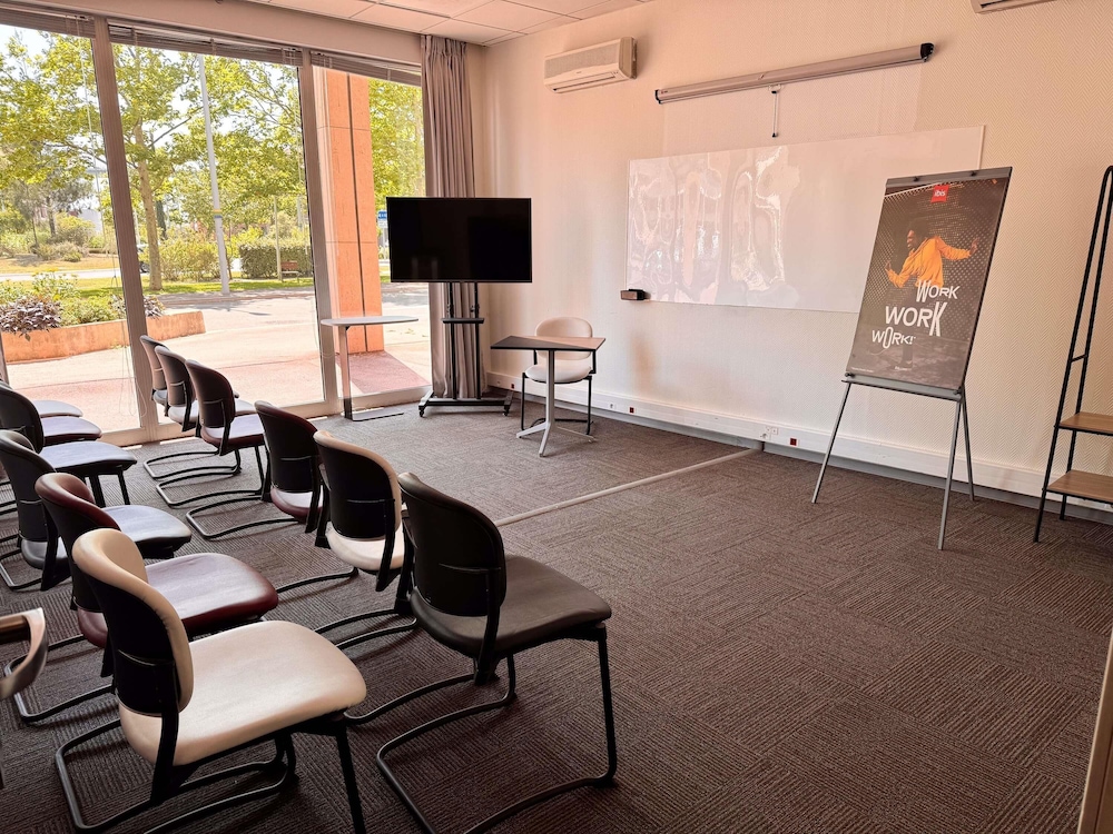 Ibis Martigues 57/70