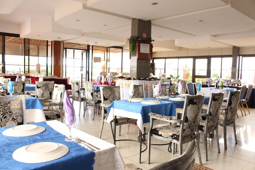 Tou'Ngou Hotel 38/50
