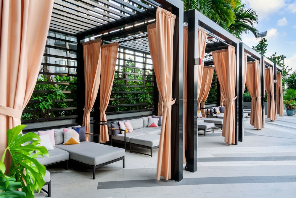 Hyde Midtown Miami 10/70