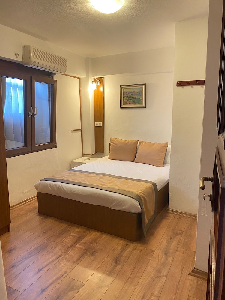 SMALL DOUBLE, GROUND FLOOR