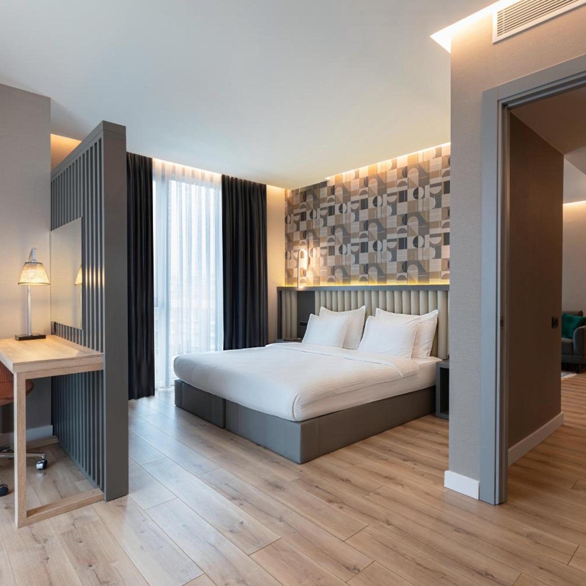 Deluxe, Suite, King Bed