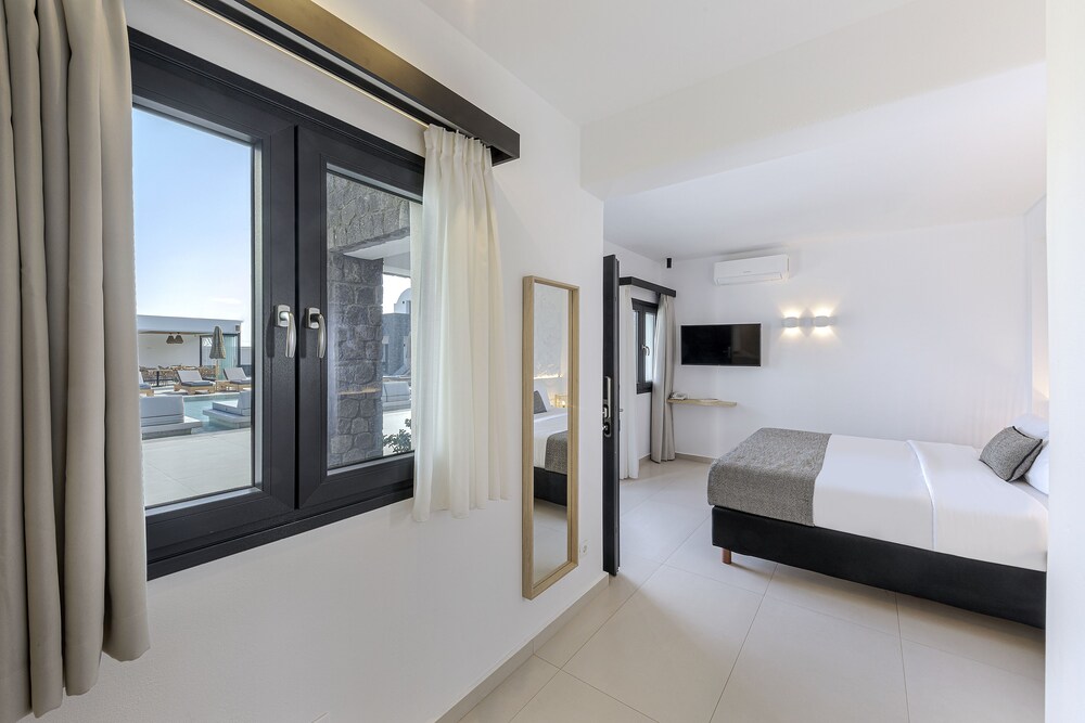 Onyx Hotel & Suites 20/60