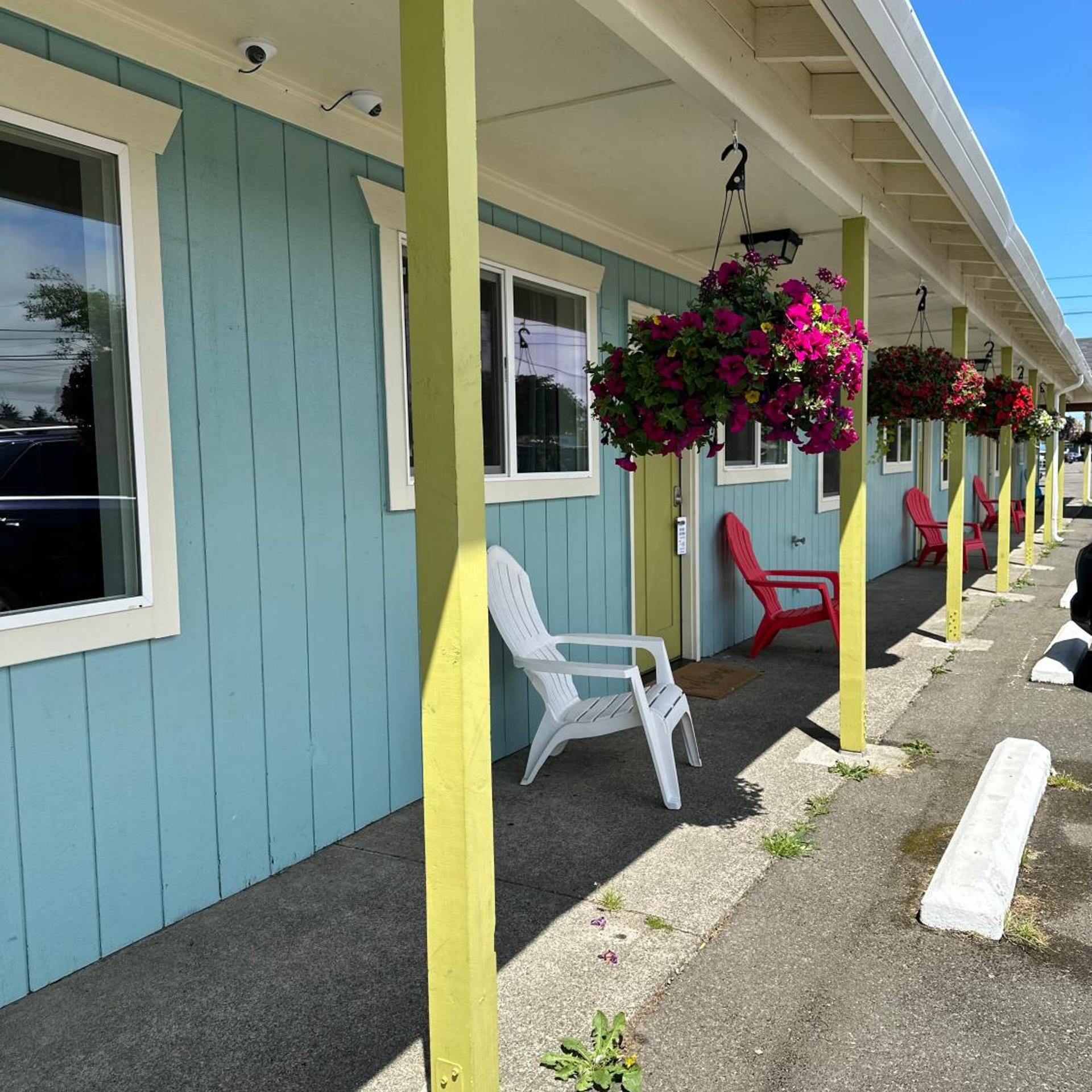 Coastal Inn & Suites 47/50