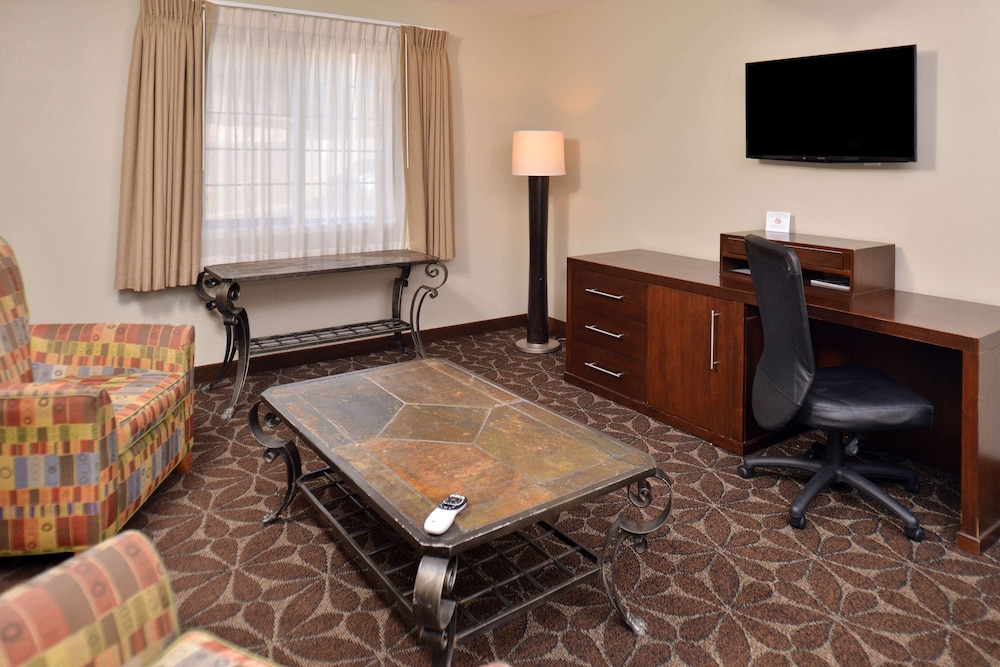 Americas Best Value Inn Memphis Airport 33/37