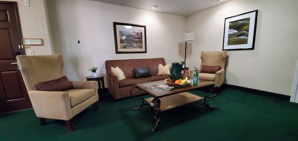 Rogue Regency Inn and Suites 54/80