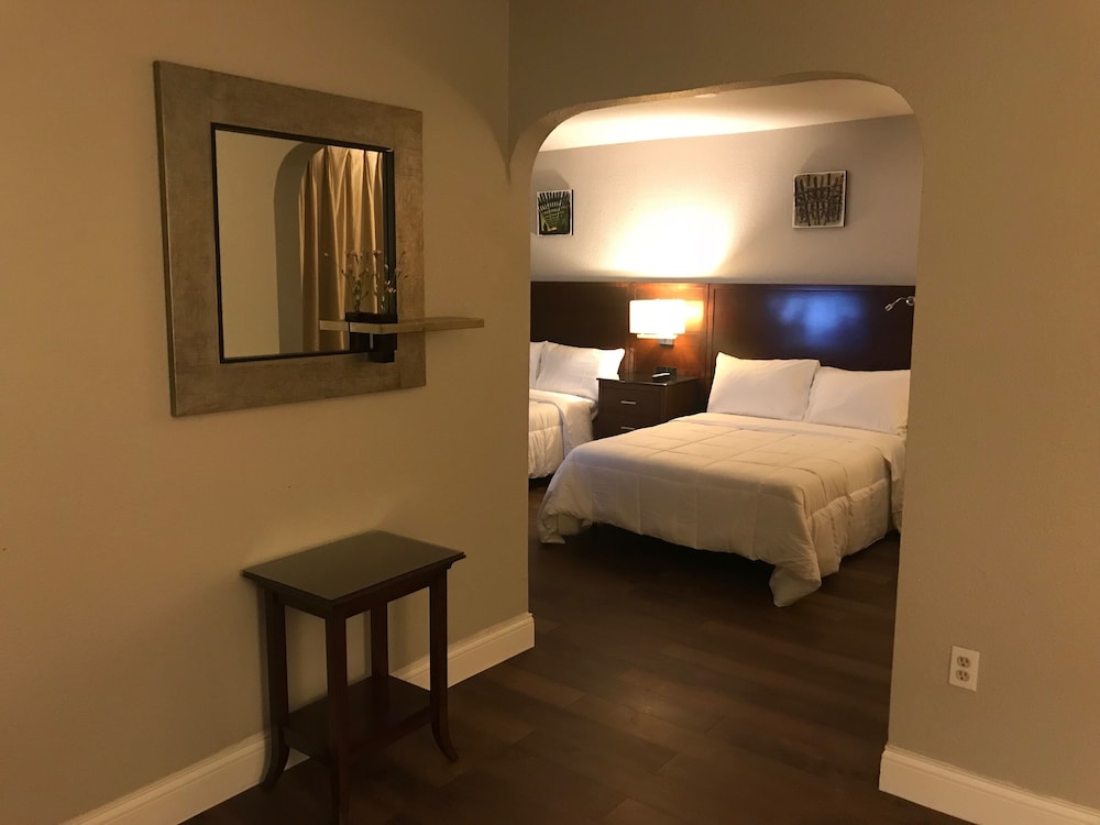 Stratus Suites Boutique Hotel 13/39