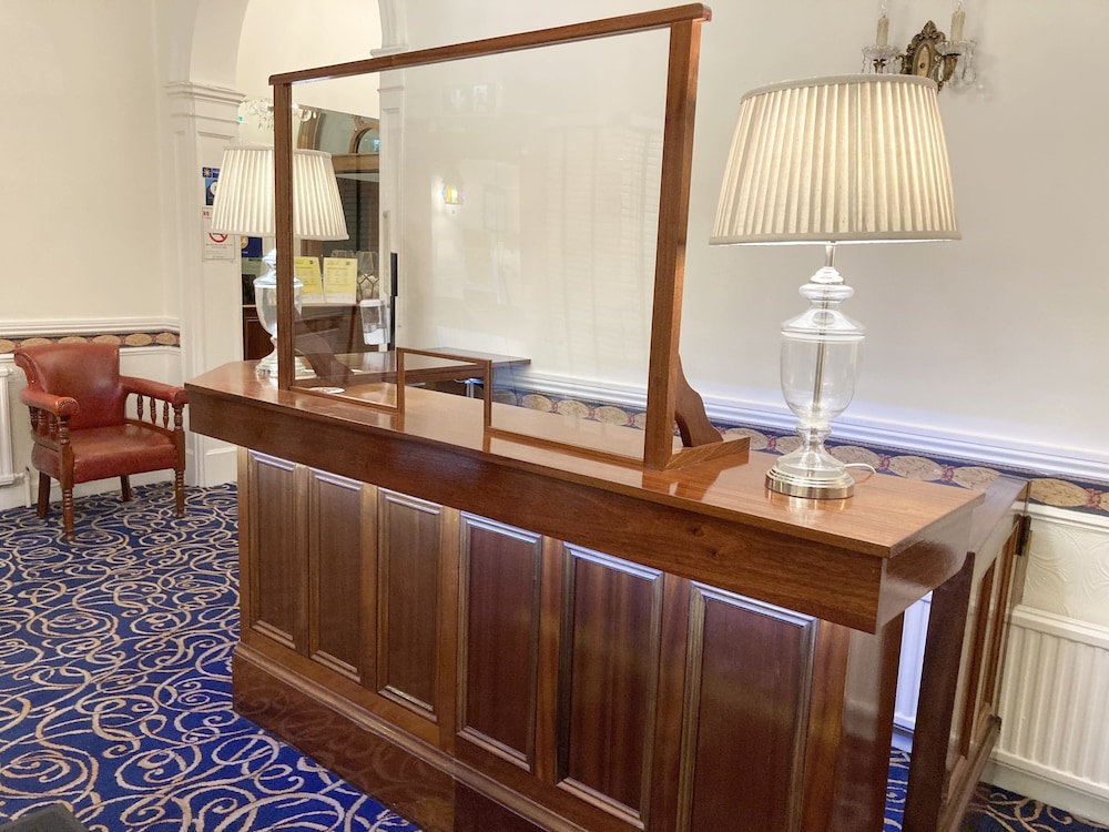 Dergvale Hotel 10/75