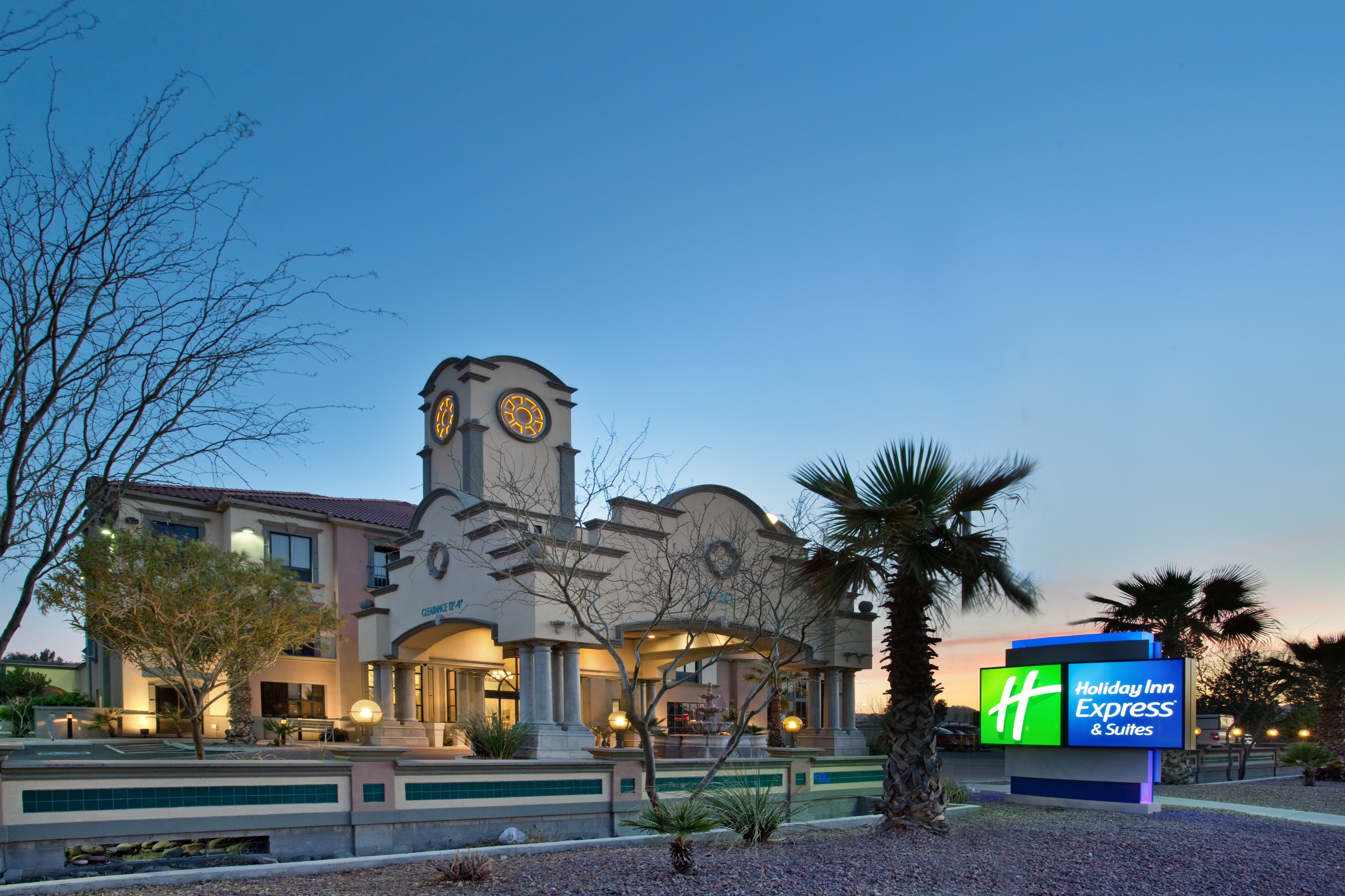 Holiday Inn Express Hotel Suites Tucson Mall 4/72