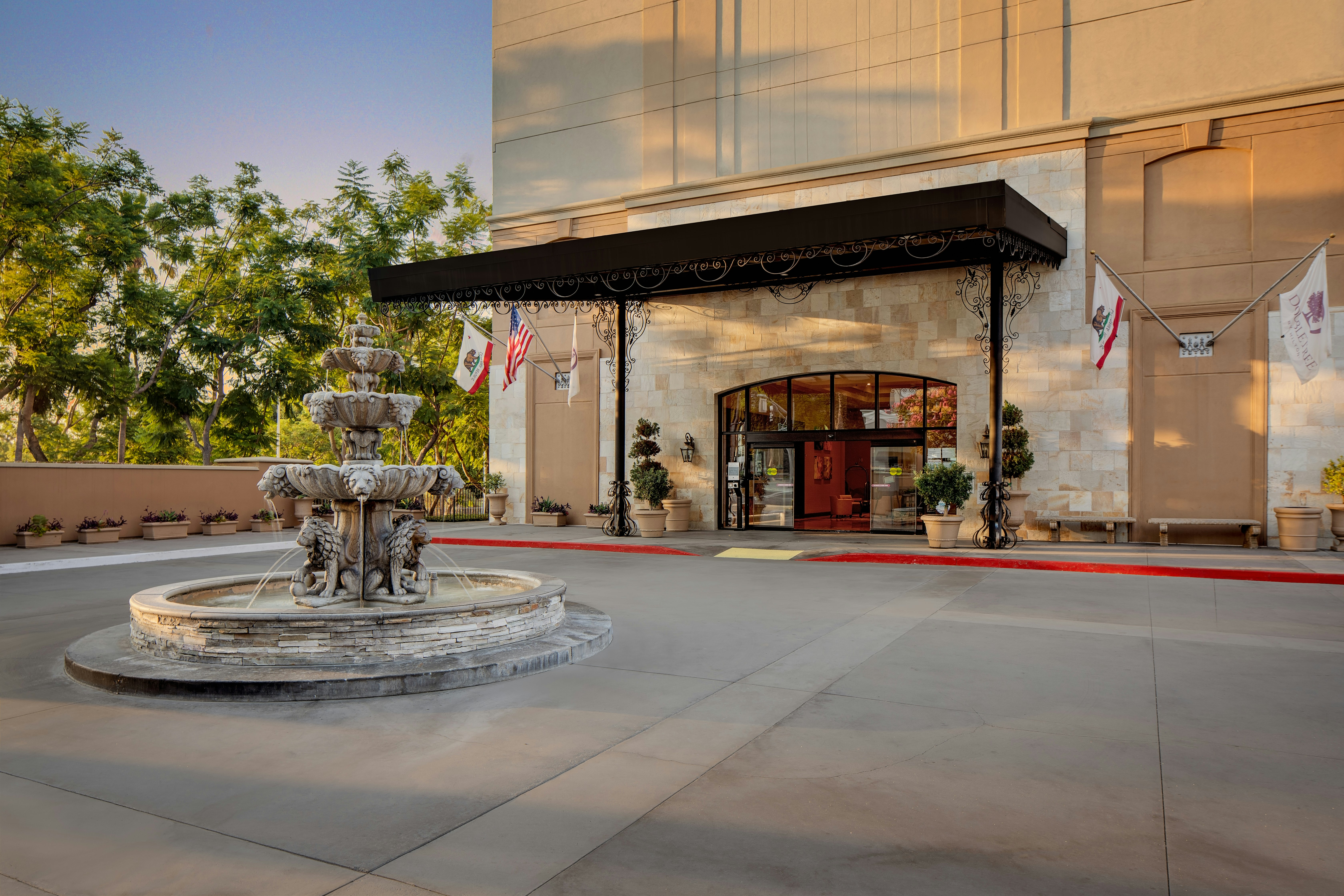 Hotel Zessa Orange County Airport, a DoubleTree by Hilton 54/59