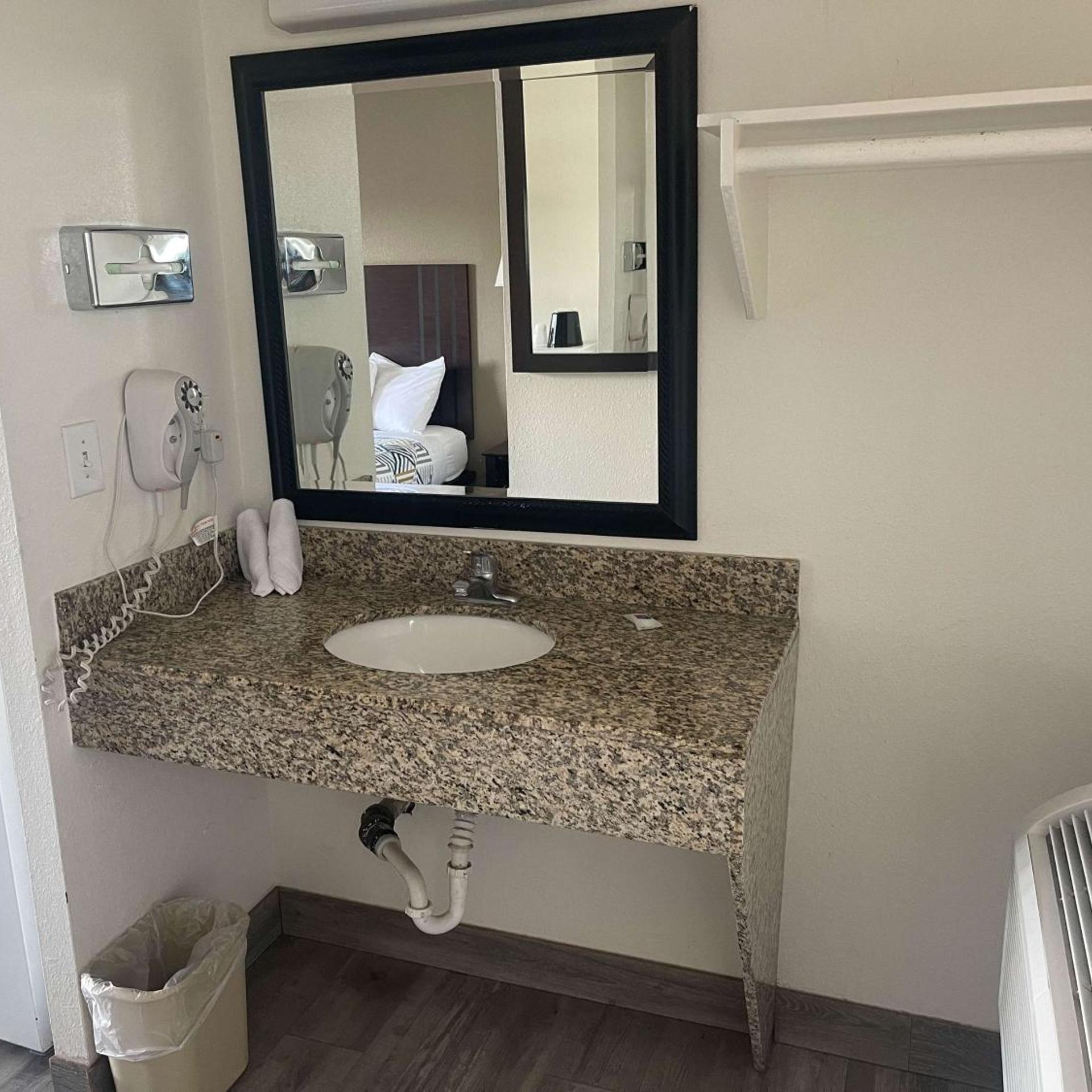 غرفة بسرير مزدوج، Motel6 Hermiston, OR - Umatilla 3/3