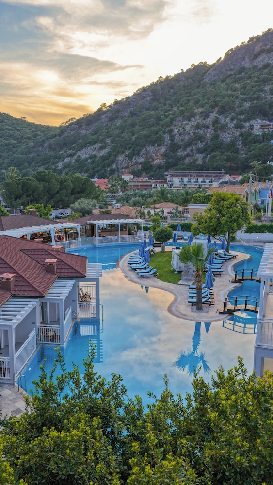 Mozaik Swim Up Hotel and Apartments 46/50