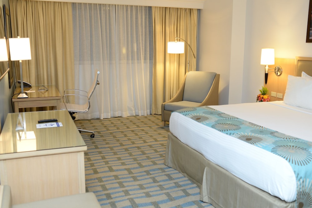 The Executive Hotel 16/59