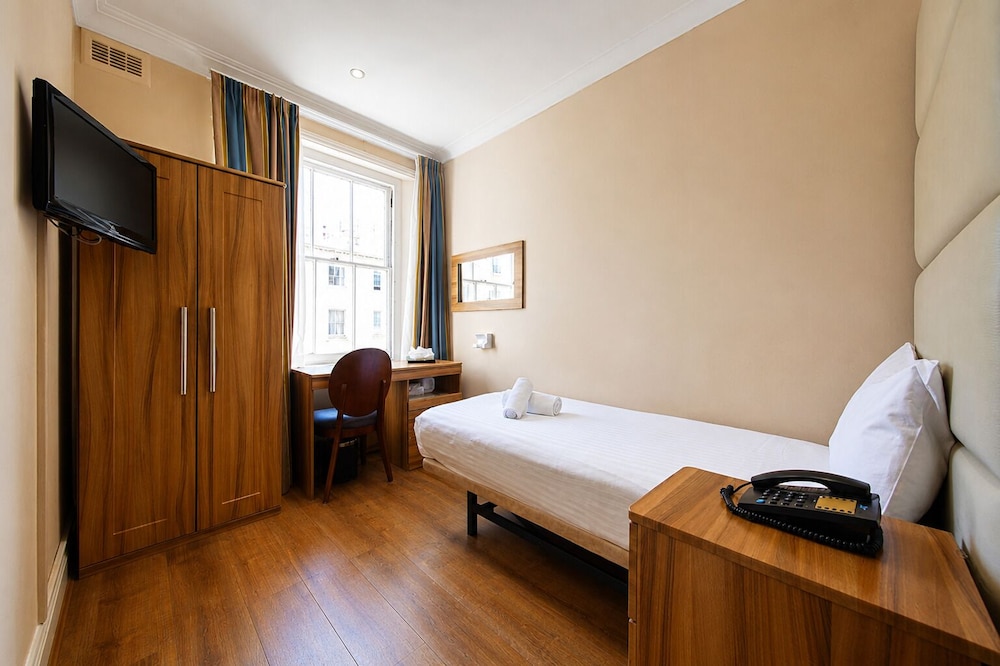 Royal Eagle Hotel 34/66