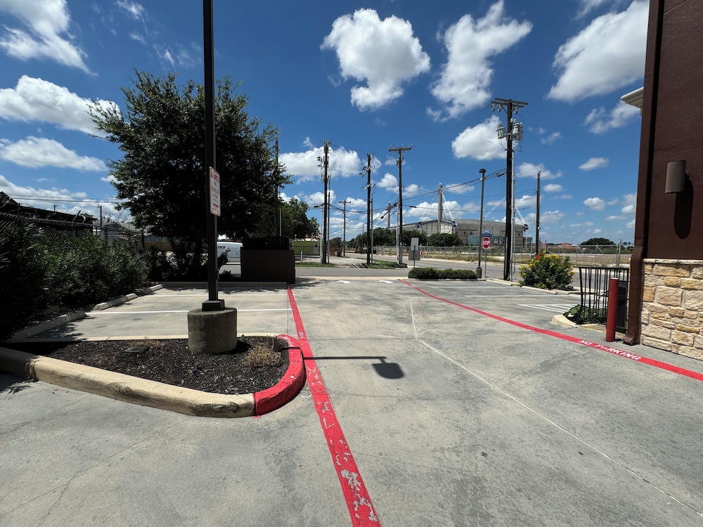 Cityview Inn And Suites 24/28