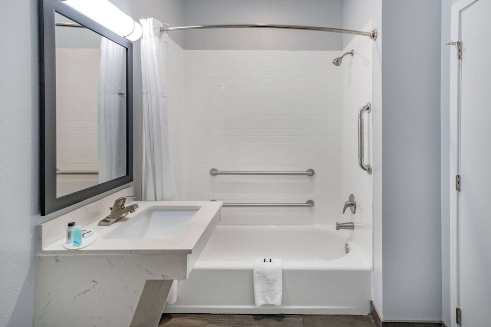 Days Inn Suites By Wyndham Horn Lake Graceland Area 29/29