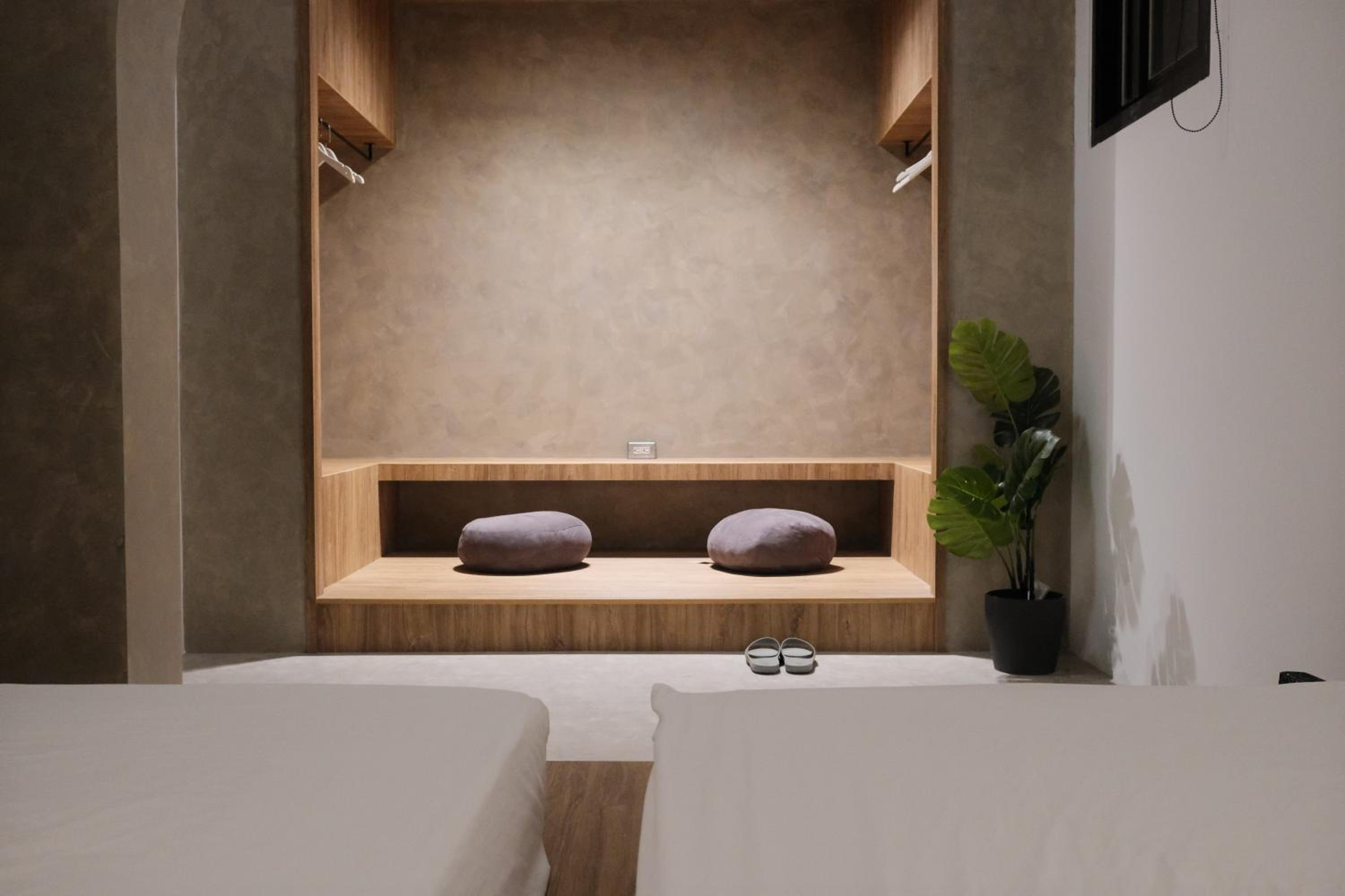 غرفة بسريرين منفصلين بحمام مشترك، G.O.A.T Hostel 2/2