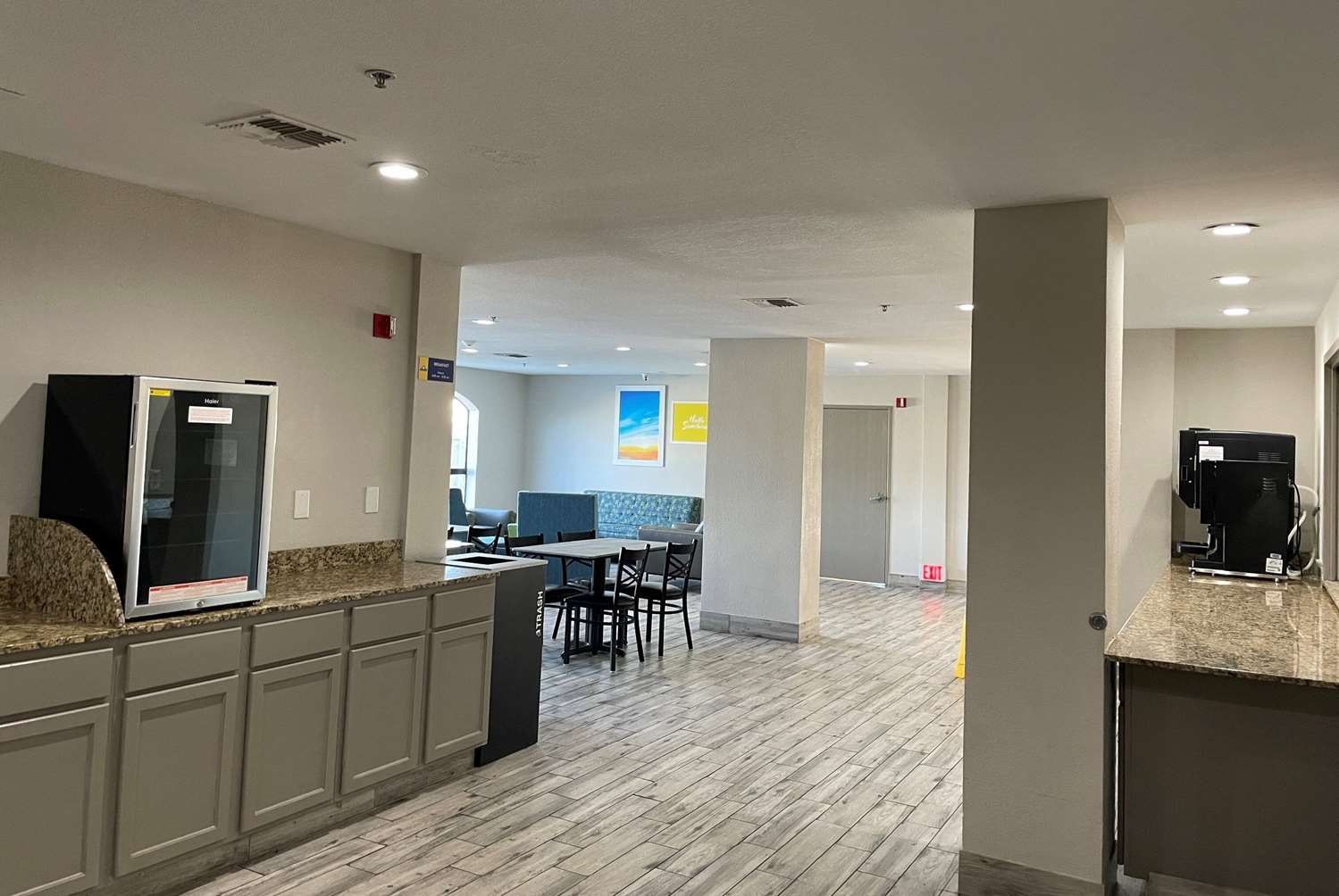 Days Inn by Wyndham Dallas Garland West 18/23