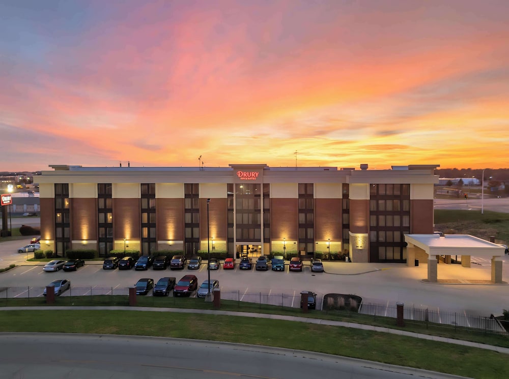 Drury Inn and Suites Champaign 1/50