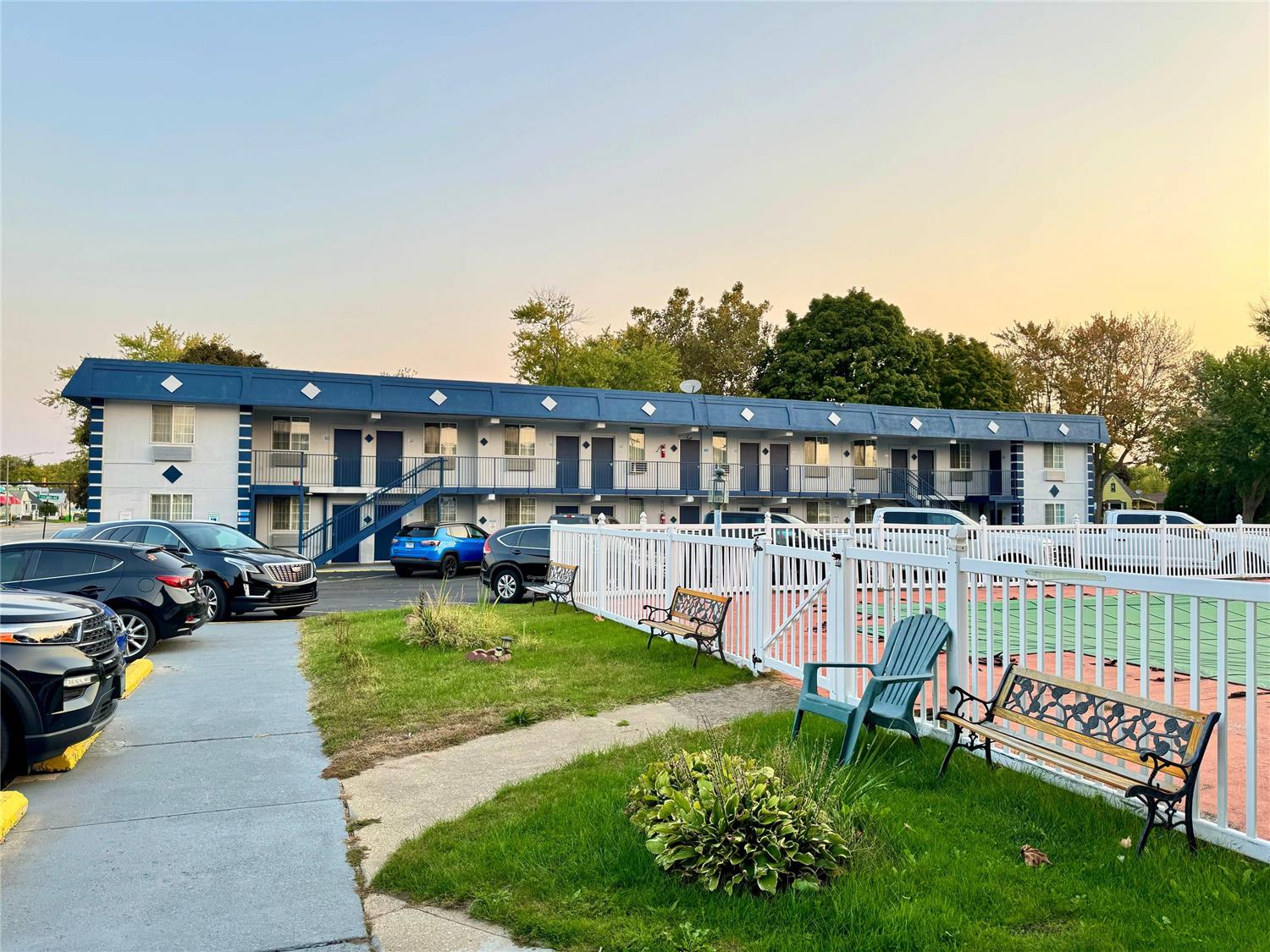 Rodeway Inn St. Joseph MI 18/20