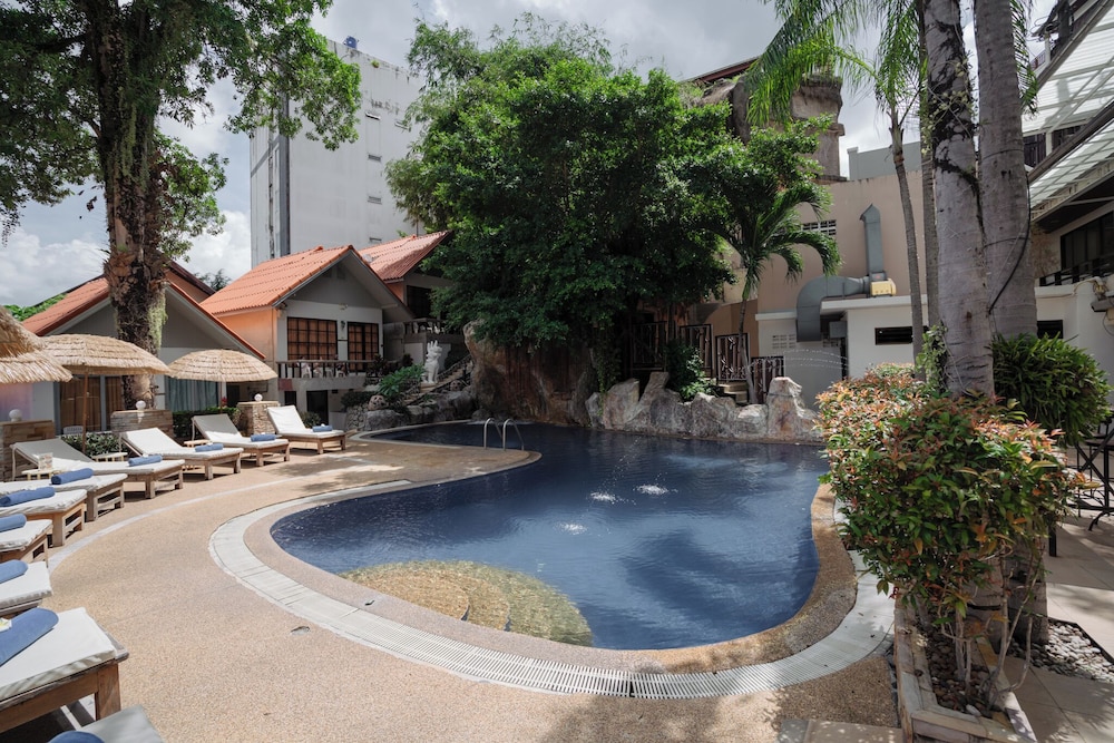 Club Bamboo Boutique Patong Beach Resort 79/85