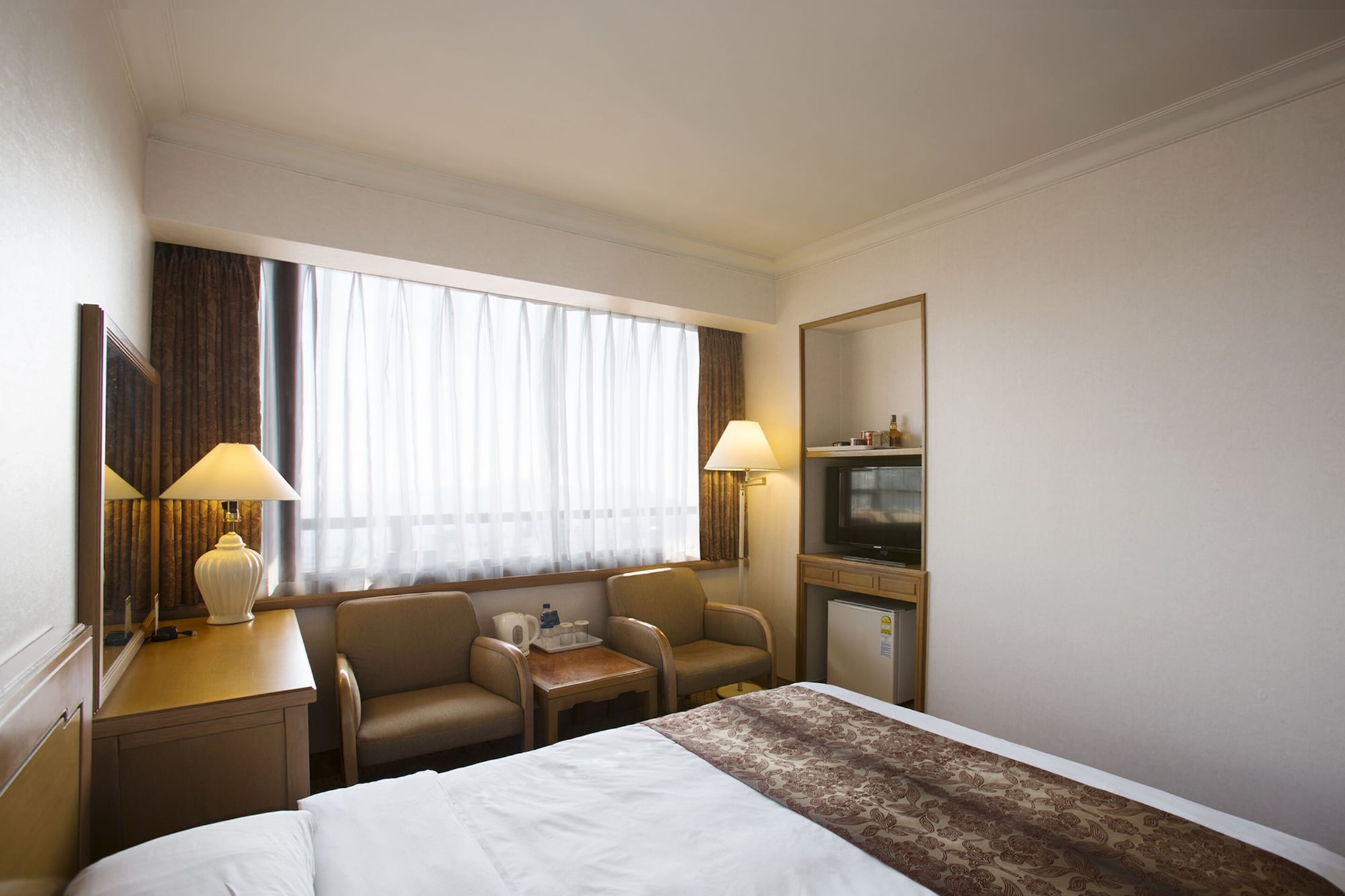 STANDARD, TWIN BEDS, CITY VIEW