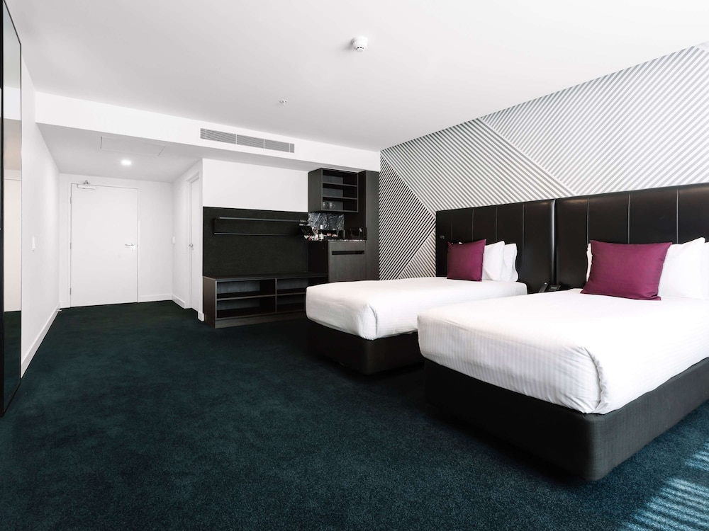 SUPERIOR, TWIN BEDS, ACCESSIBLE