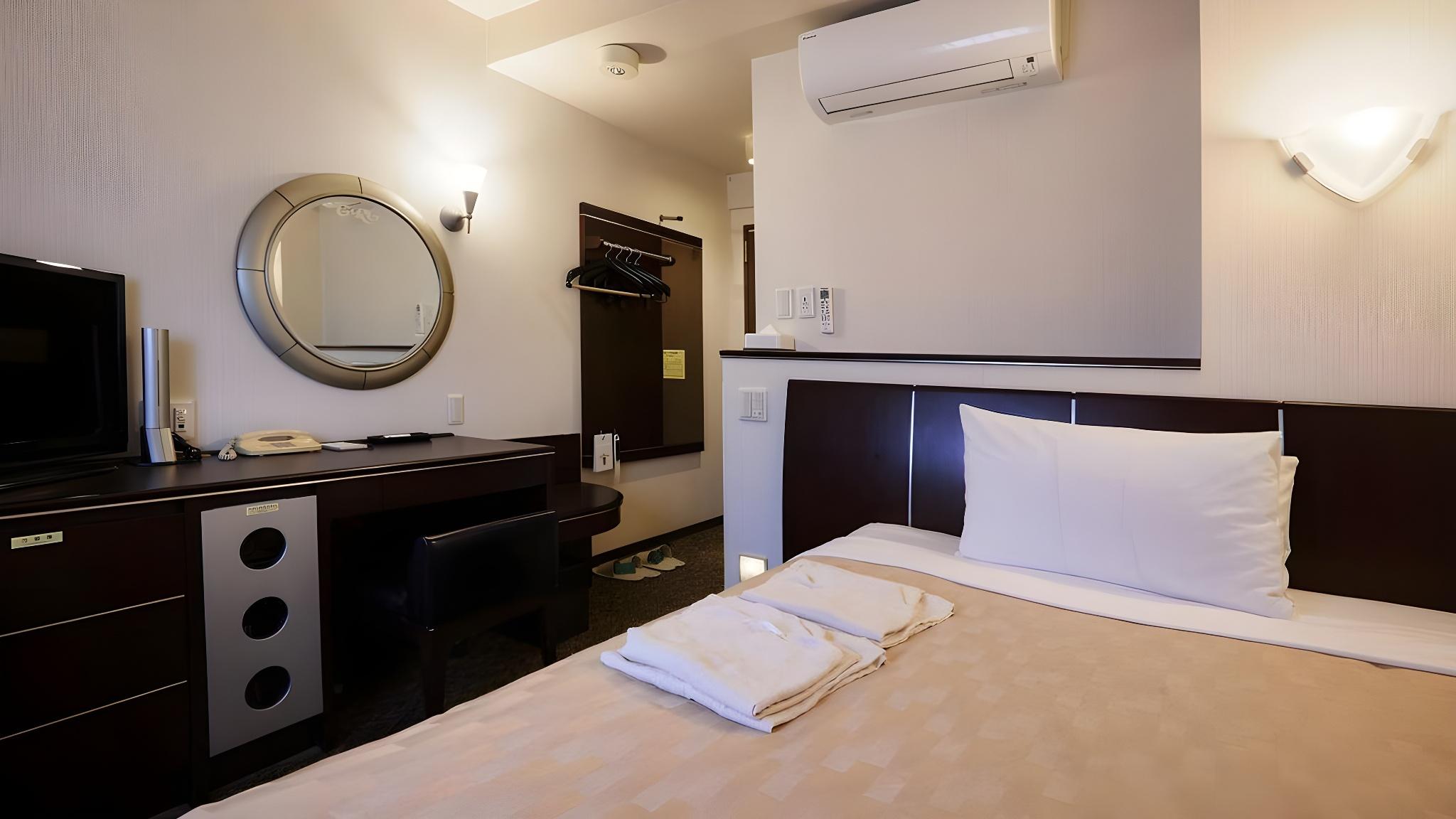 Semi Room, Semi Double Bed, Smoking