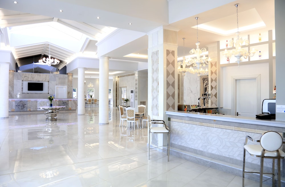 Lobby at Sandy Villas Resort, Linia