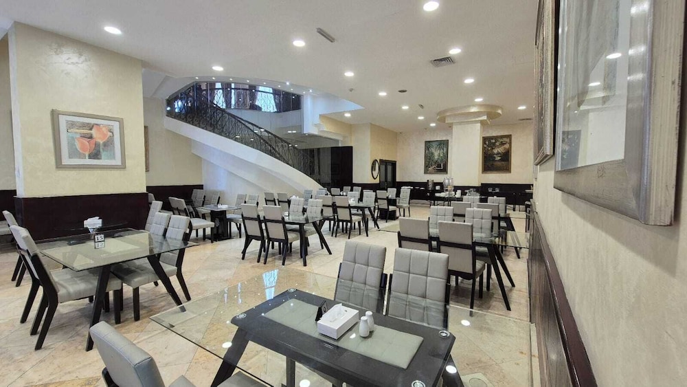 LE VENDOME HOTEL 33/47