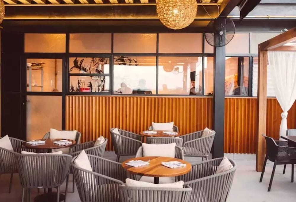 IT Boutique Hotel and Restaurant 55/73