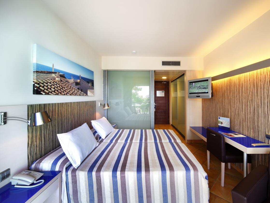 Room, Double or Twin Bed